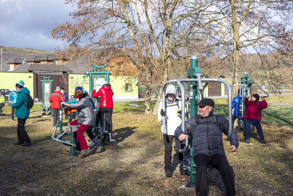 Turisté makají na strojích 12-2-2019