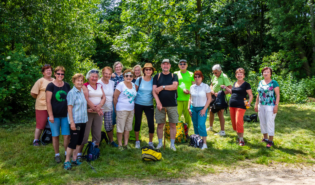 turisté-dokumentují-výbornou-kondici-před-Medlovem_18-6-2019