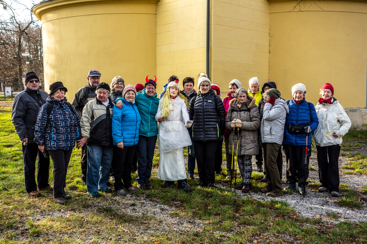 hromadné-foto-s-andělem-a-čerticí