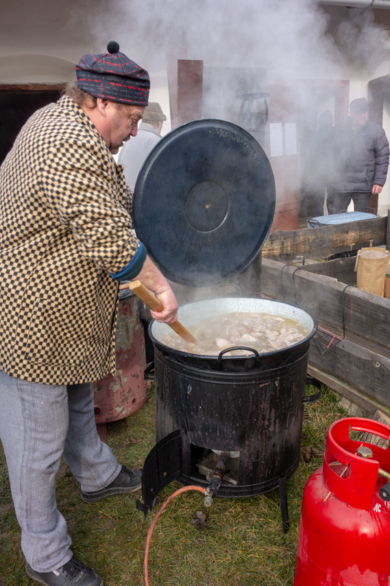 tady-se-vaří-gulášek