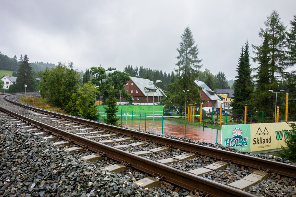 pohled-na-náš-penzion-od-trati