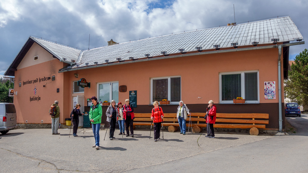 Občerstvení-v-hostinci-pod-hradem