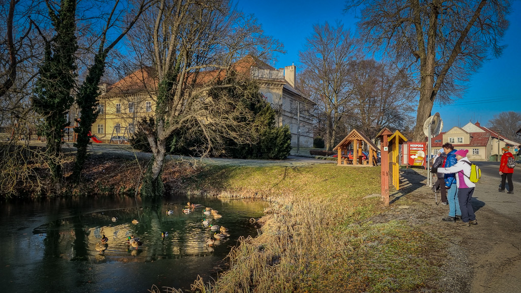 Před-zámkem-v-Laškově