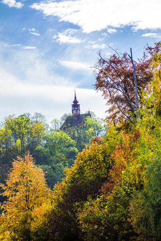 kostel_sv._Andelu_straznych_a_podzimni_listi_16-10-2018